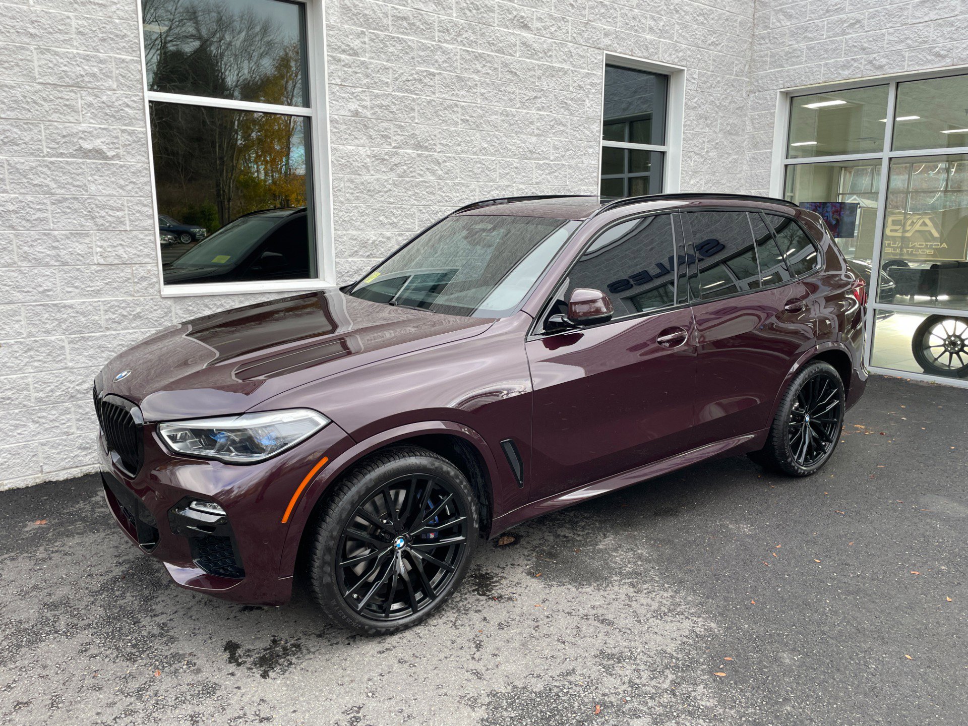 Used 2021 BMW X5 M50i w/ Executive Package image 1