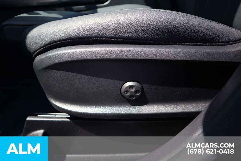 Used 2025 Mercedes-Benz GLA 250 image 12