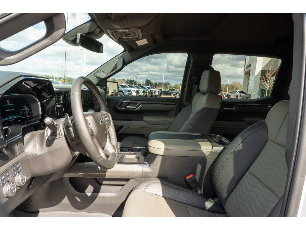Used 2025 Chevrolet Silverado 1500 ZR2 image 11