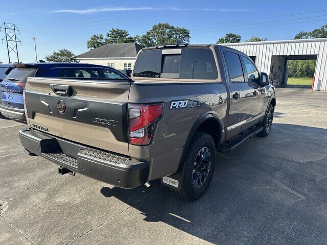 New 2023 Nissan Titan PRO-4X w/ Pro-4x Convenience Package AWD/4WD image 2