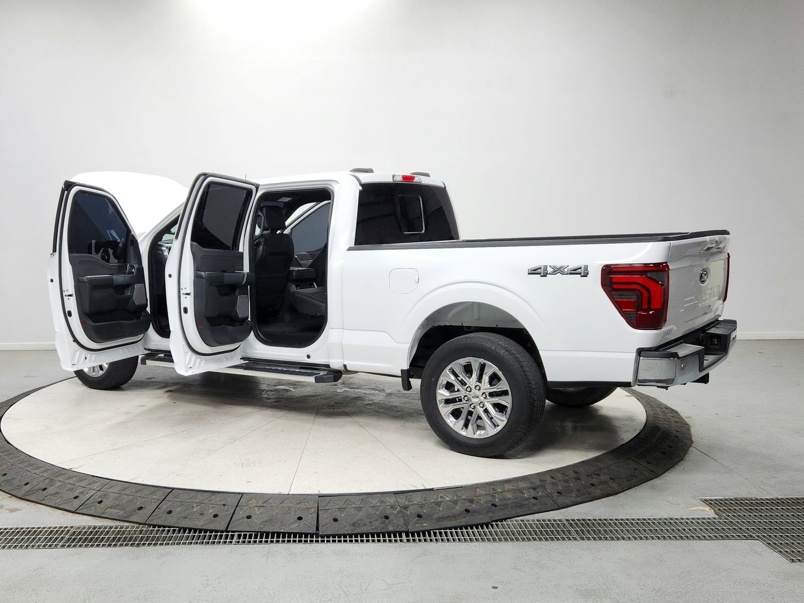 Used 2024 Ford F150 Lariat w/ Tow/Haul Package image 13