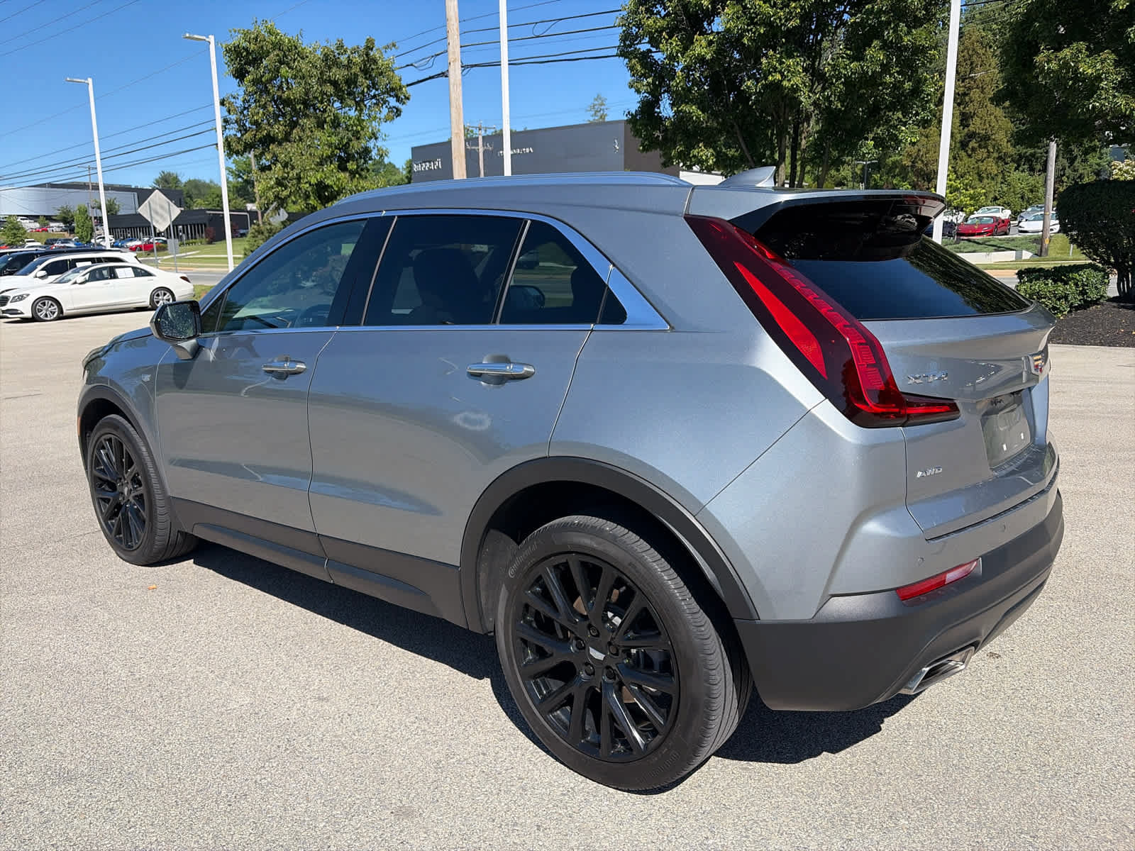 Certified 2023 Cadillac XT4 Luxury w/ Cold Weather Package AWD/4WD image 2
