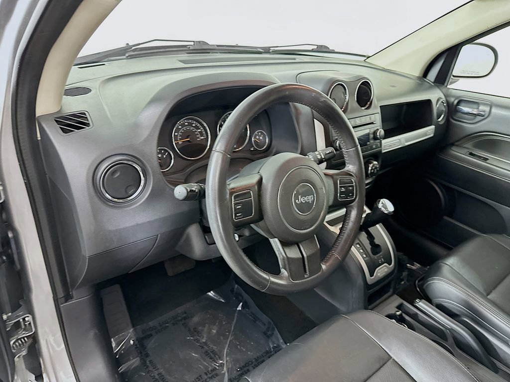 Used 2014 Jeep Compass Latitude FWD image 13