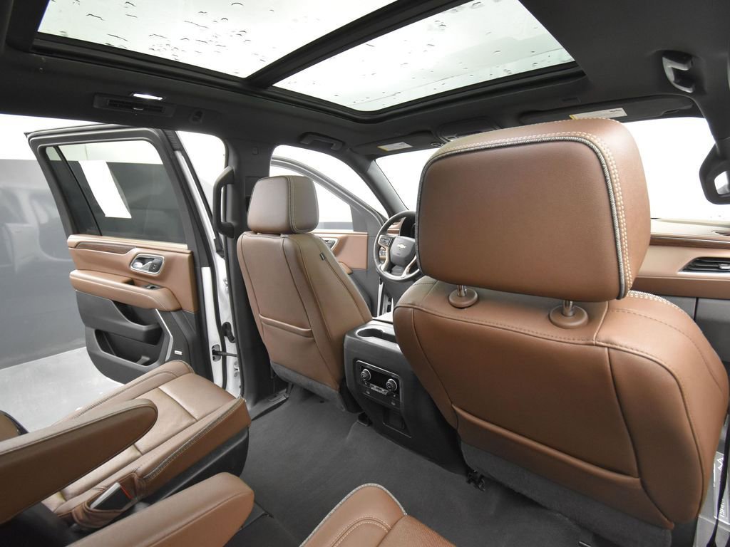 Used 2024 Chevrolet Suburban High Country image 17
