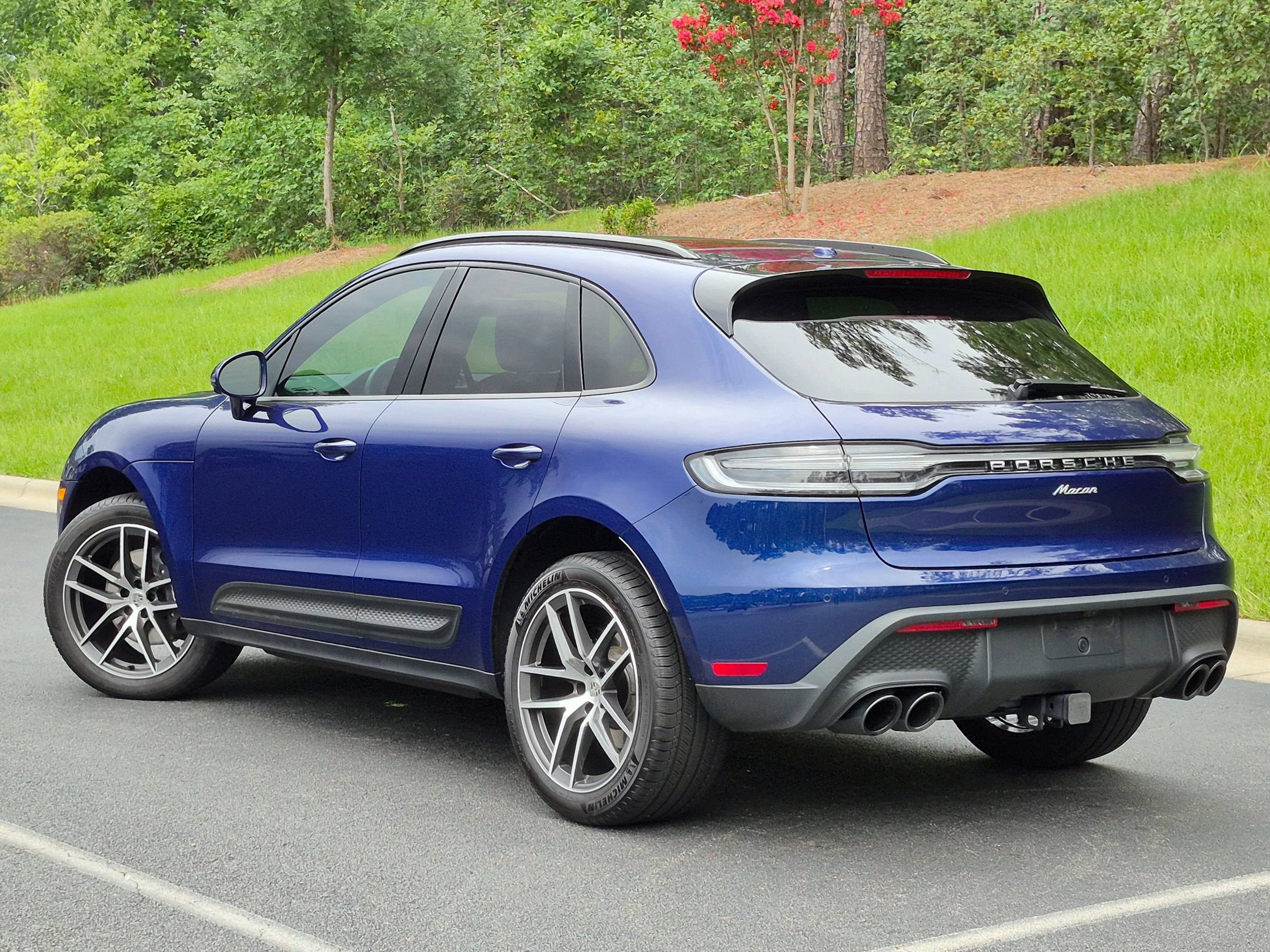 Certified 2026 Porsche Macan AWD/4WD image 3