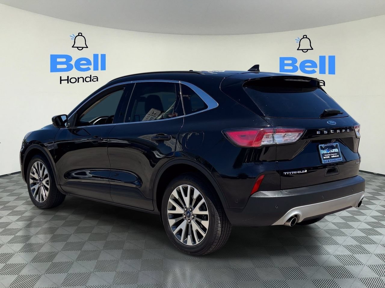 Used 2020 Ford Escape Titanium w/ Titanium Premium Package 2.0 AWD/4WD image 3