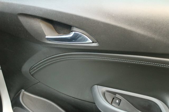 Used 2018 Chevrolet Cruze Premier FWD image 12