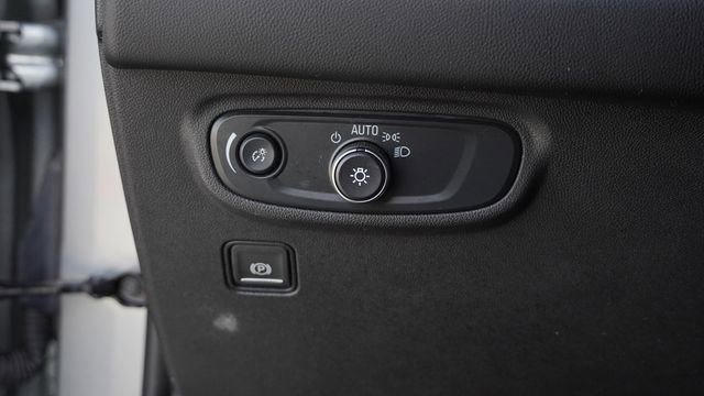 Used 2024 GMC Terrain SLE image 21