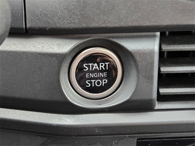 Used 2023 Nissan Pathfinder S image 32