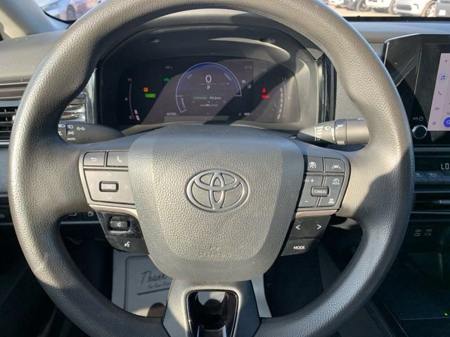 Used 2025 Toyota Camry LE image 28