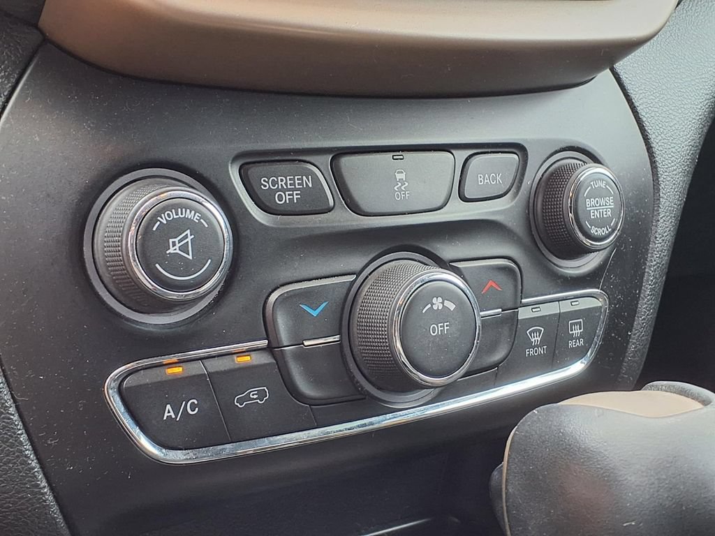 Used 2016 Jeep Cherokee Sport w/ Cold Weather Group AWD/4WD image 22