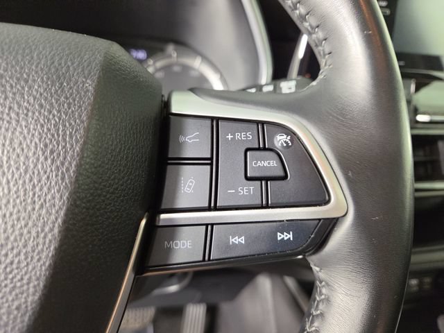 Used 2022 Toyota Highlander XLE FWD image 24