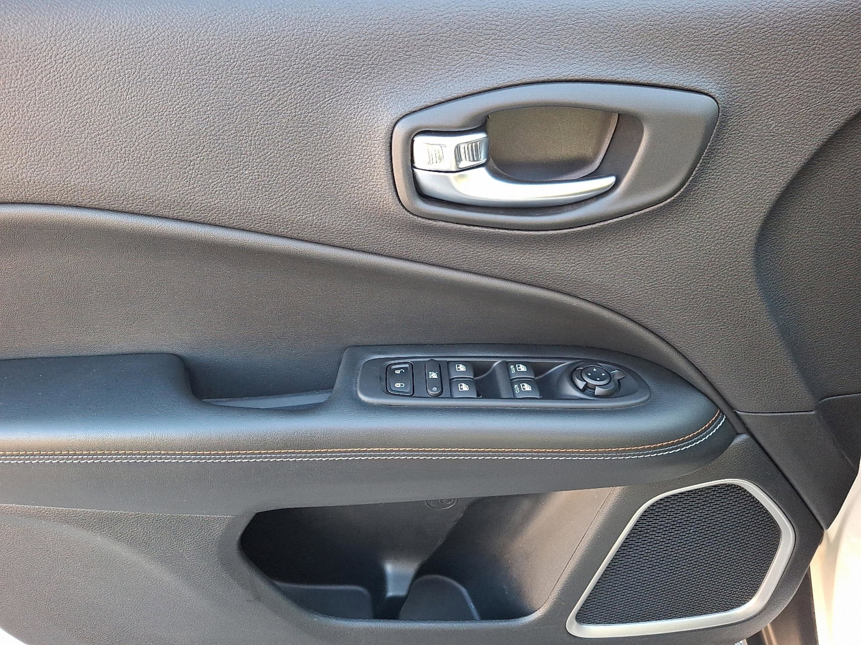 Used 2020 Jeep Compass Latitude image 12