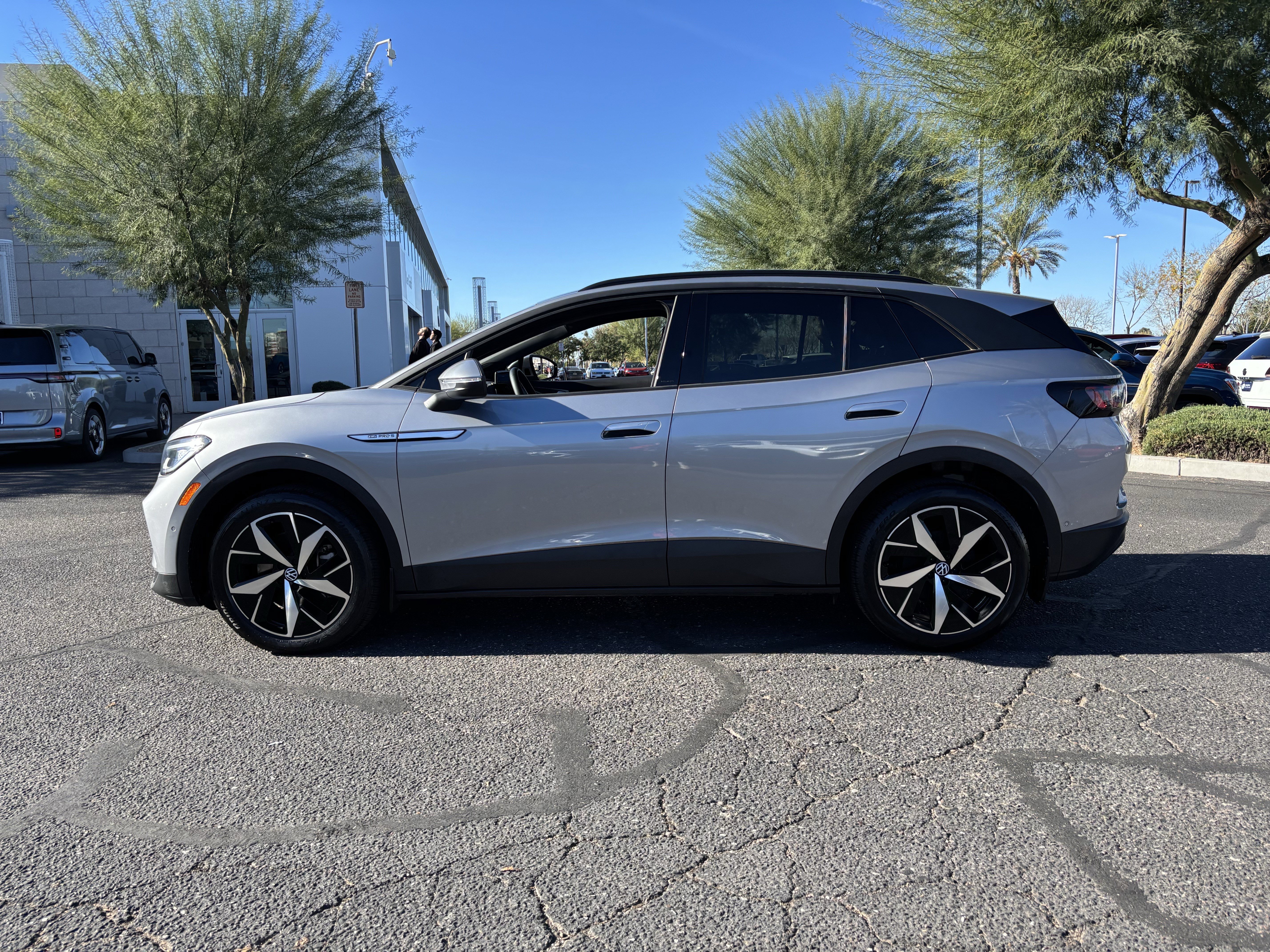 Used 2023 Volkswagen ID.4 Pro S image 2