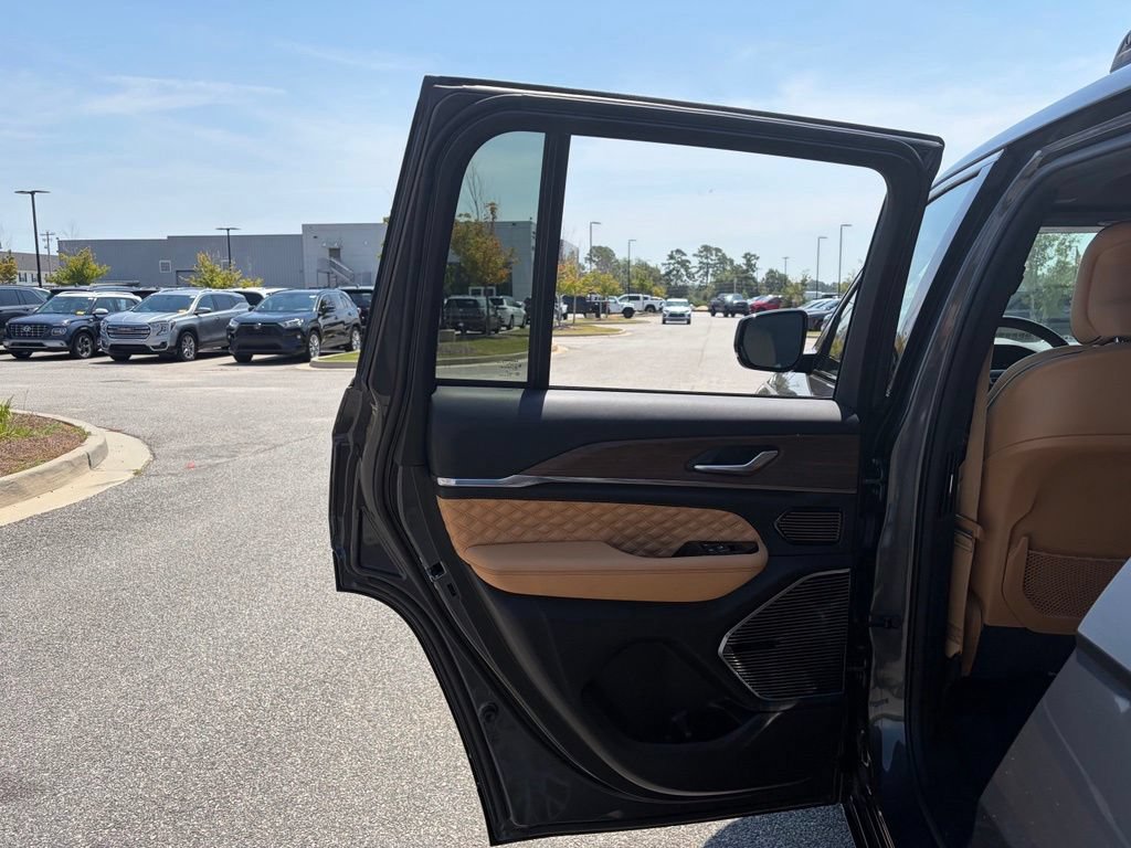 Used 2022 Jeep Grand Cherokee Summit AWD/4WD image 52