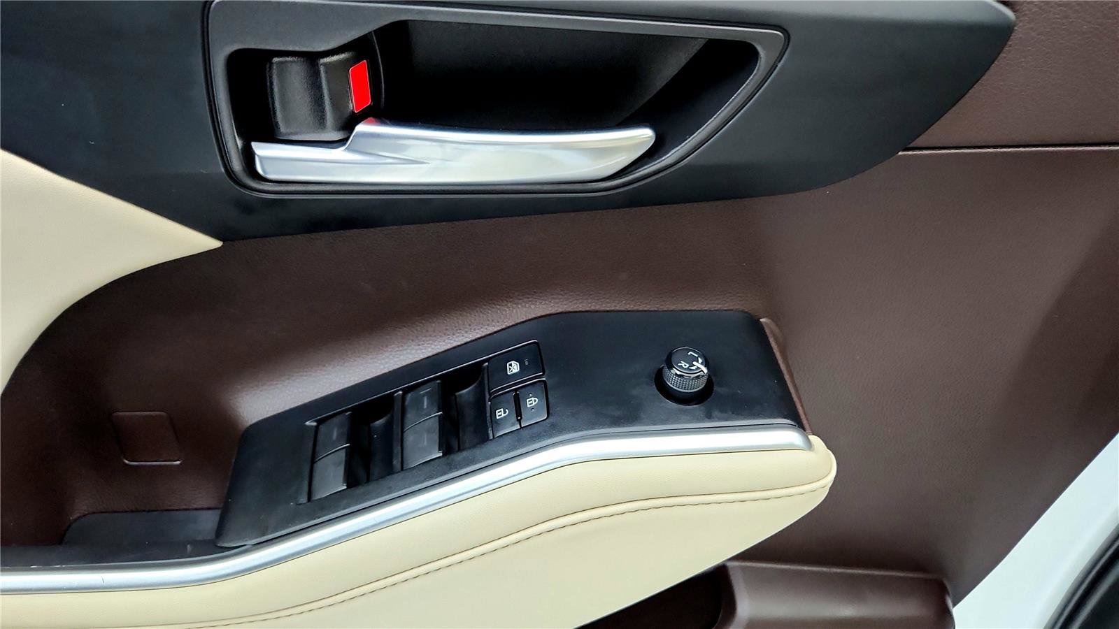 Used 2022 Toyota Highlander XLE image 35