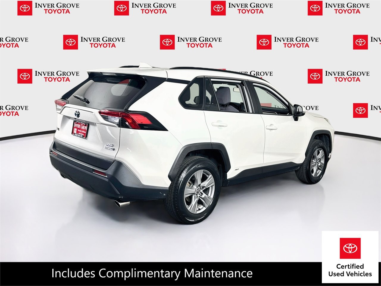 Certified 2022 Toyota RAV4 XLE w/ XLE Grade Weather Package AWD/4WD image 5