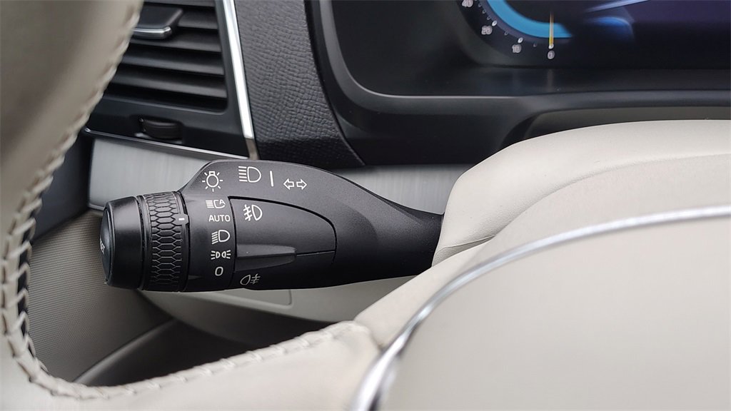 Certified 2023 Volvo XC90 B5 Core w/ Climate Package image 16