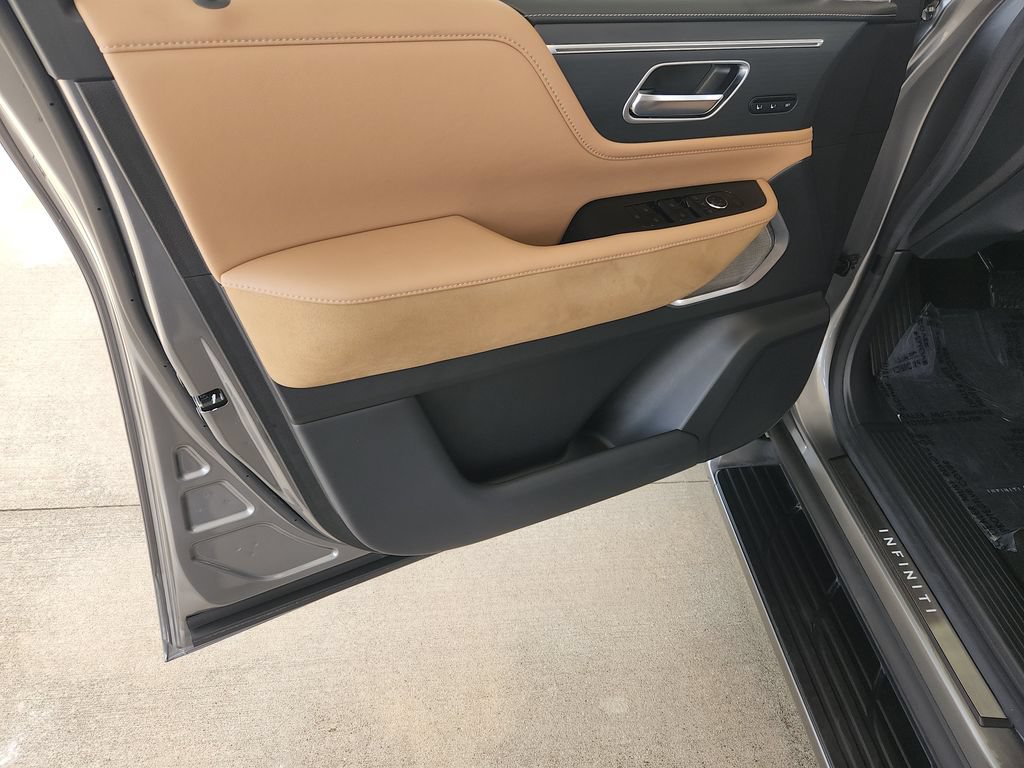 Used 2025 INFINITI QX80 Sensory AWD/4WD image 32