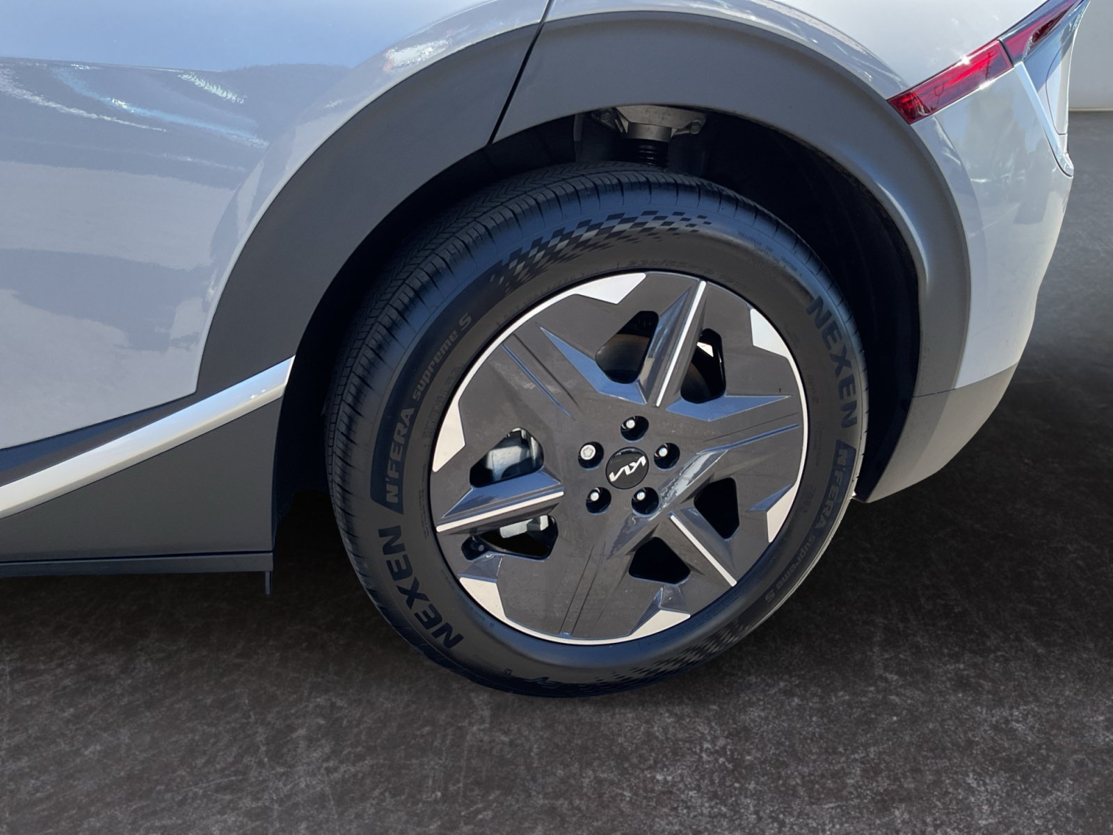 Used 2025 Kia EV6 Light RWD image 9