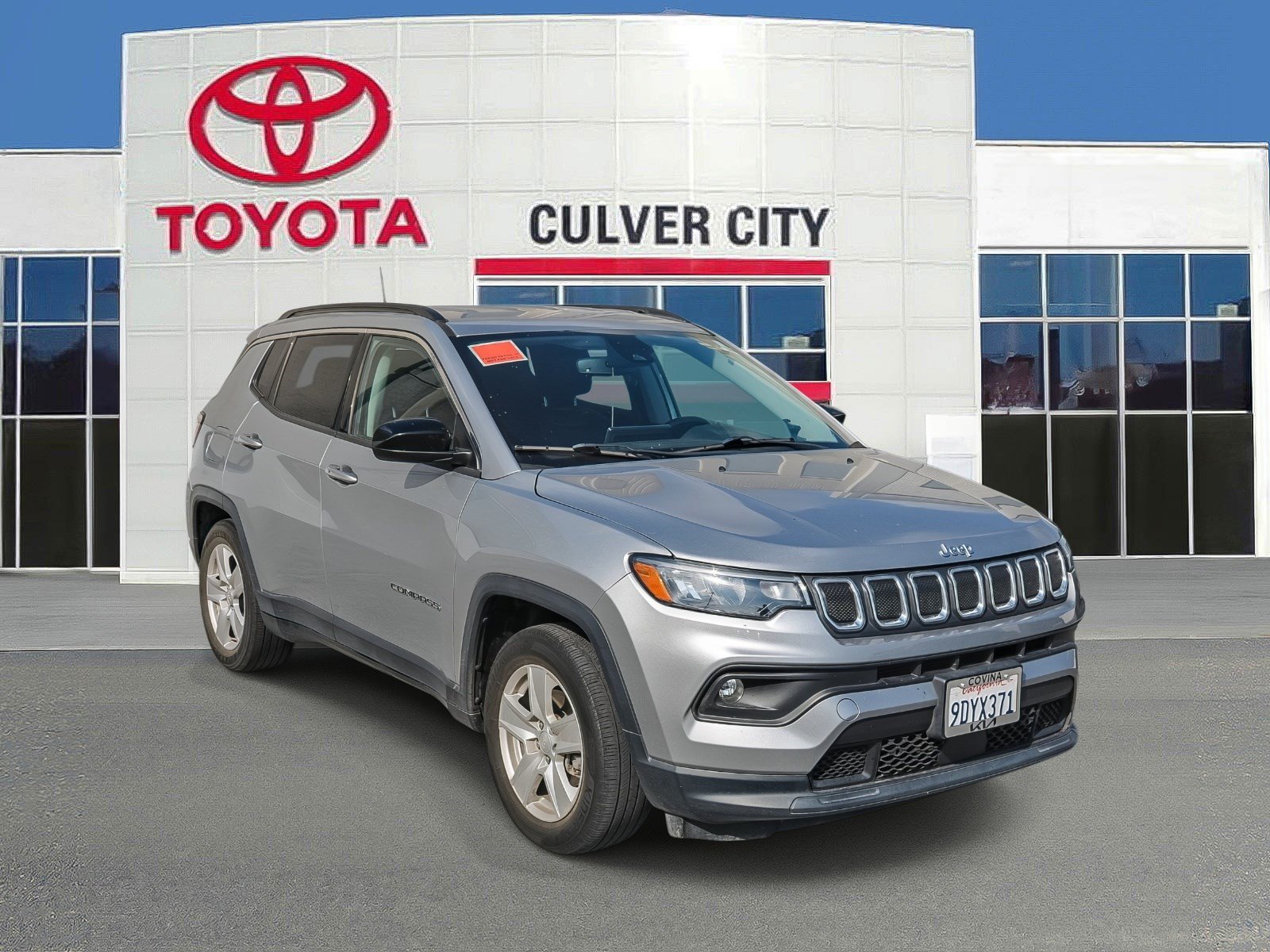 Used 2022 Jeep Compass Latitude w/ Convenience Group FWD image 1