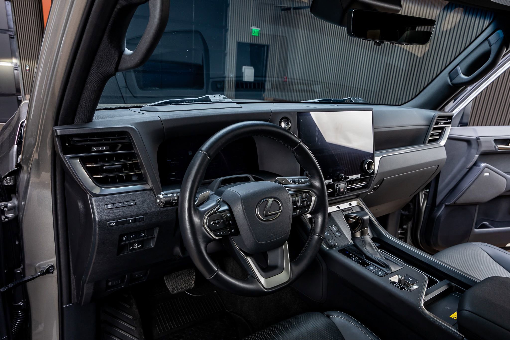 Used 2024 Lexus GX 550 w/ Accessory Package (Z1) AWD/4WD image 16