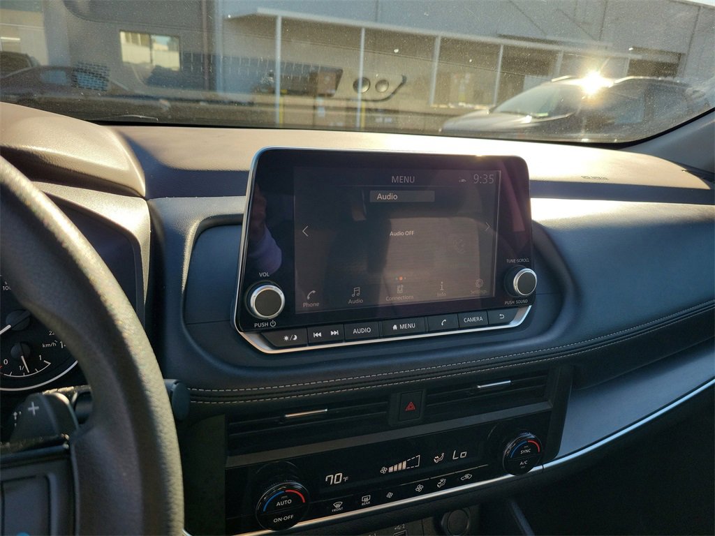 Used 2023 Nissan Rogue SV image 19