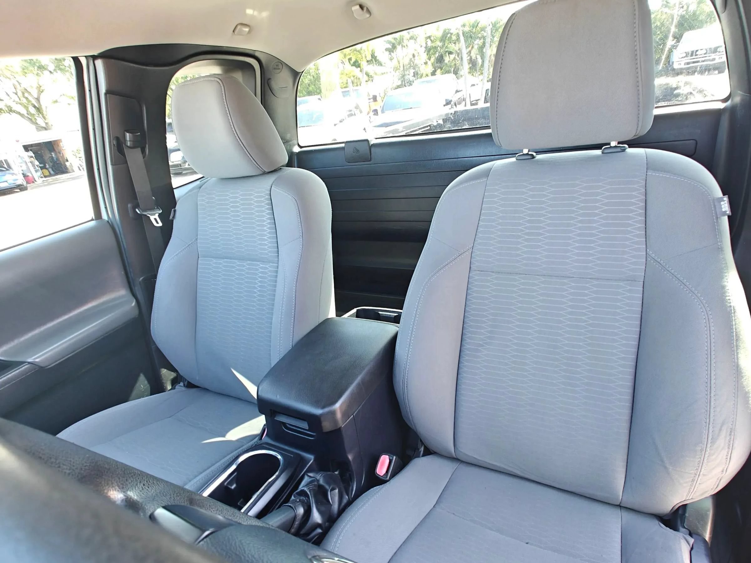Used 2017 Toyota Tacoma SR RWD image 16