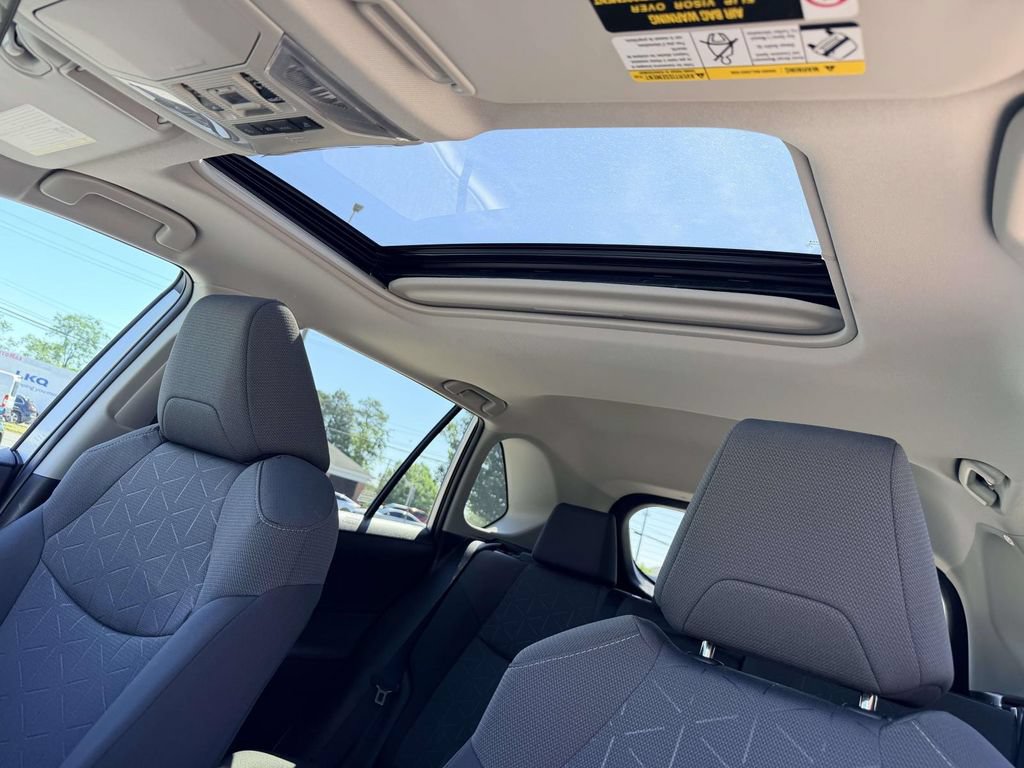Certified 2022 Toyota RAV4 XLE w/ Convenience Package AWD/4WD image 20