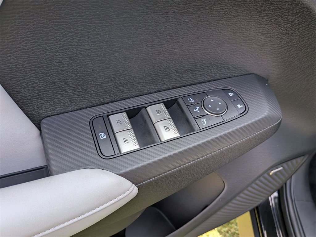 New 2025 Mitsubishi Outlander SE image 15