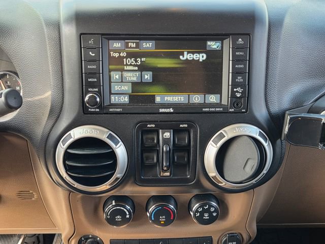Used 2016 Jeep Wrangler Unlimited Sahara w/ Connectivity Group image 19