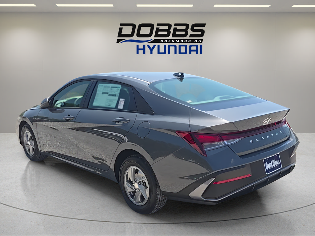 New 2026 Hyundai Elantra SE FWD image 3