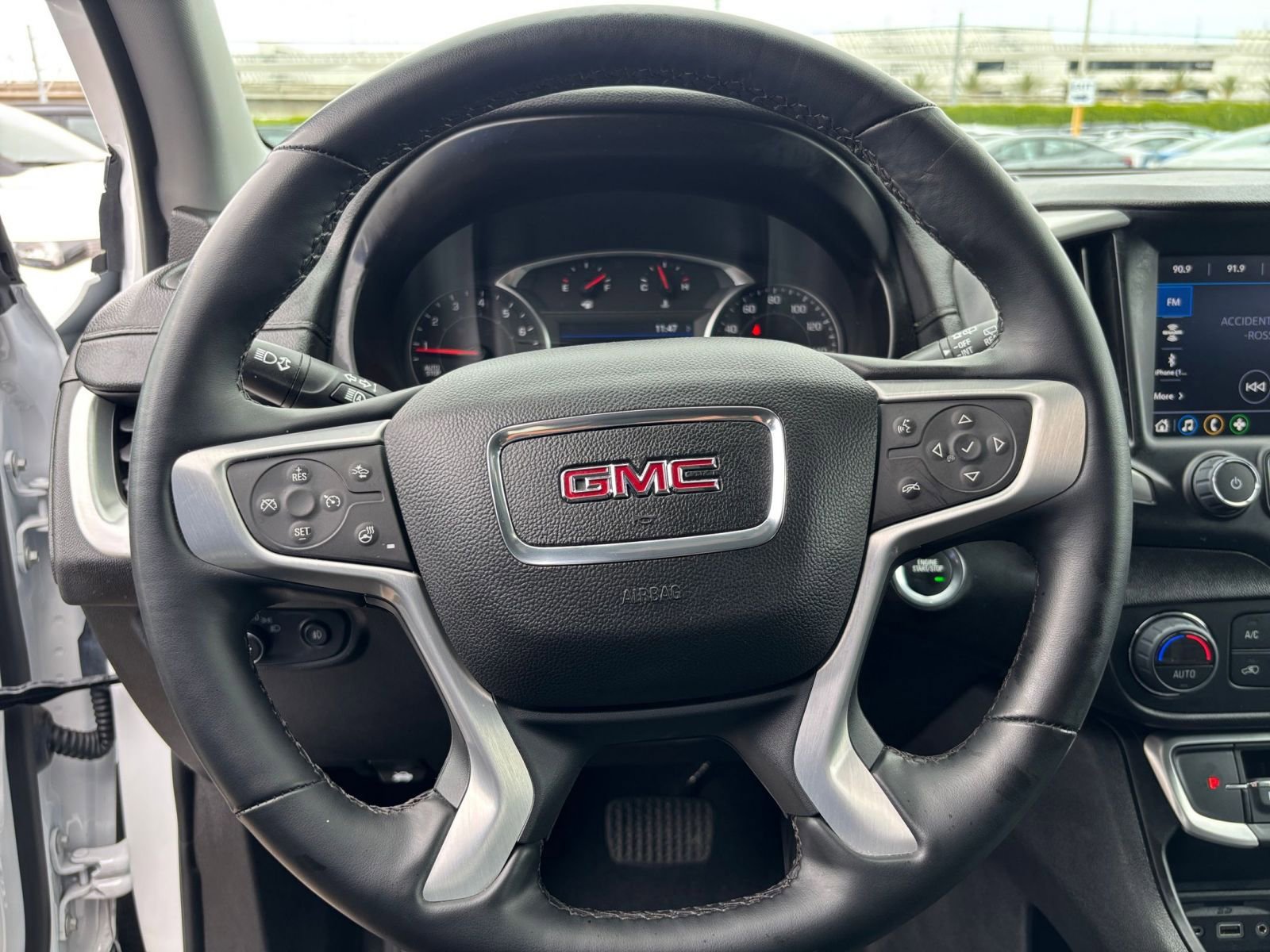 Used 2024 GMC Terrain SLT AWD/4WD image 30