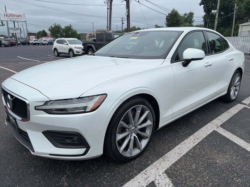 Used 2021 Volvo S60 T6 Momentum AWD/4WD image 3