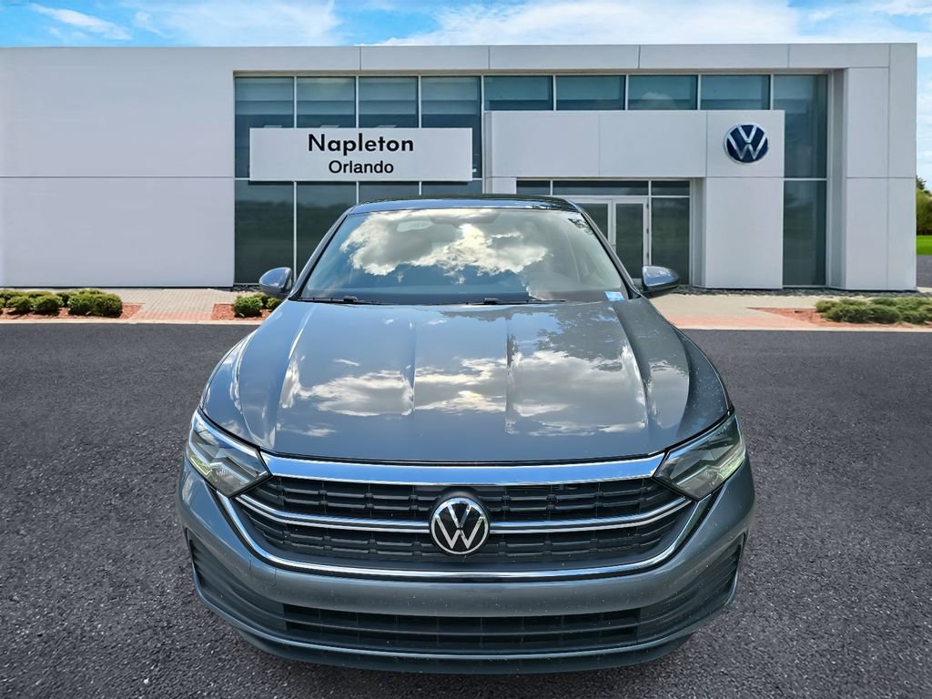 Used 2024 Volkswagen Jetta SE w/ Panoramic Sunroof Package image 2