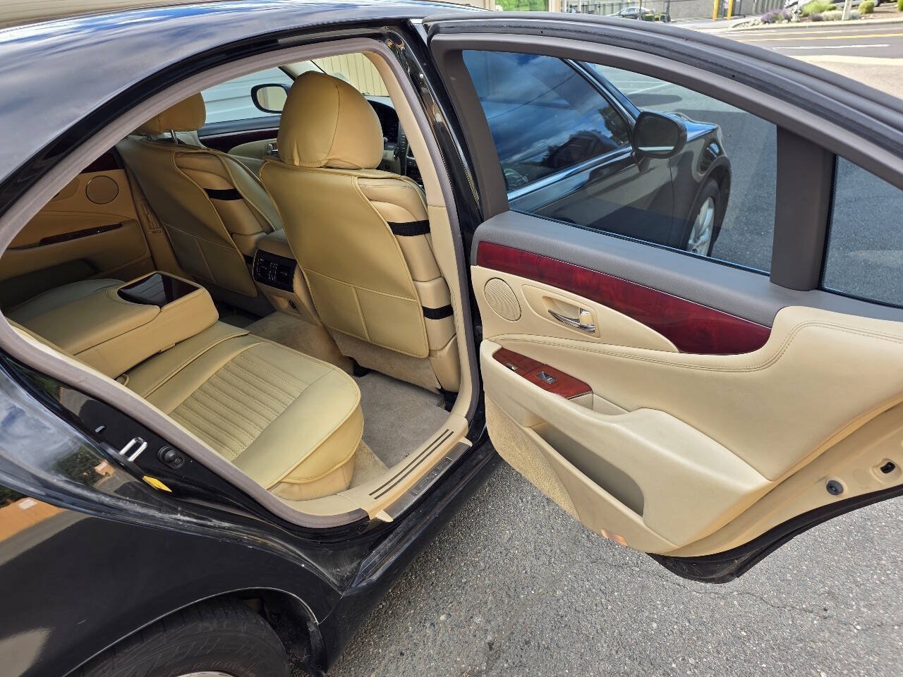 Used 2008 Lexus LS 460 w/ Comfort Pkg RWD image 18