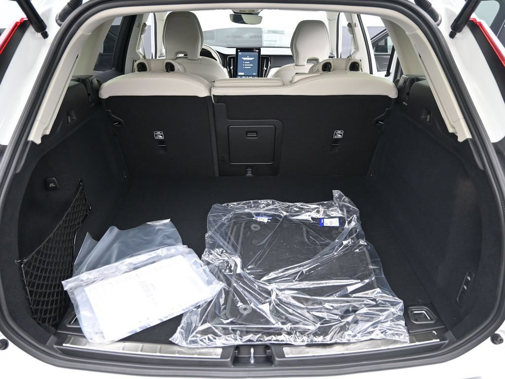 New 2026 Volvo XC60 B5 Ultra w/ Climate Package AWD/4WD image 19