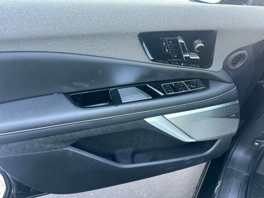 New 2026 Cadillac Optiq Luxury 1 image 7