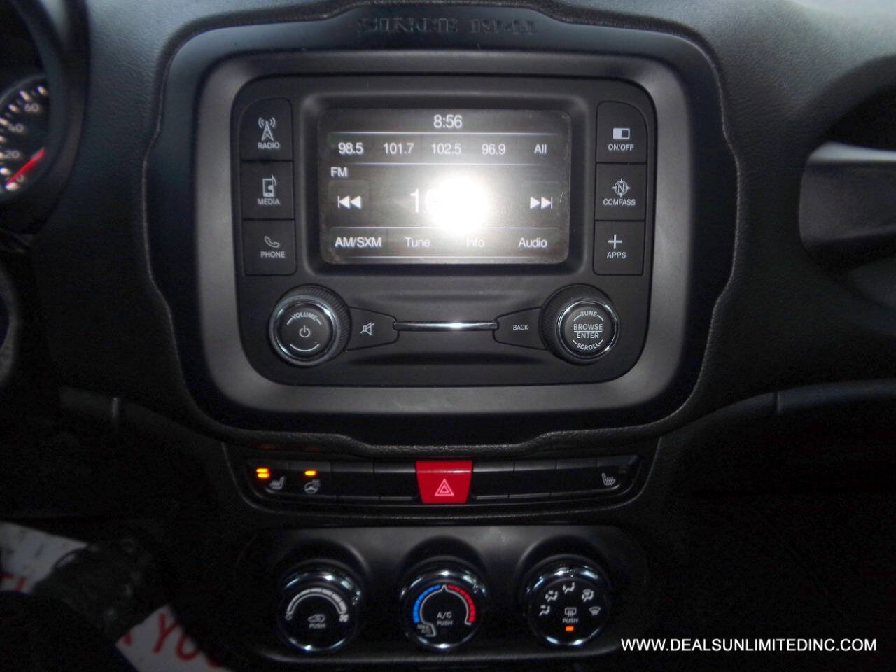 Used 2017 Jeep Renegade Latitude w/ Cold Weather Group image 14