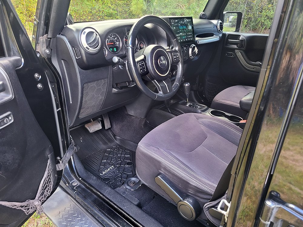 Used 2013 Jeep Wrangler Unlimited Sahara w/ Dual Top Group AWD/4WD image 12