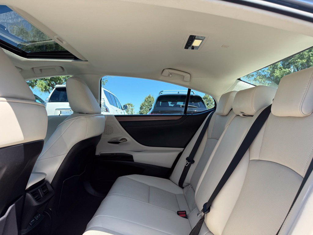 Used 2024 Lexus ES 300h w/ Premium Package FWD image 15