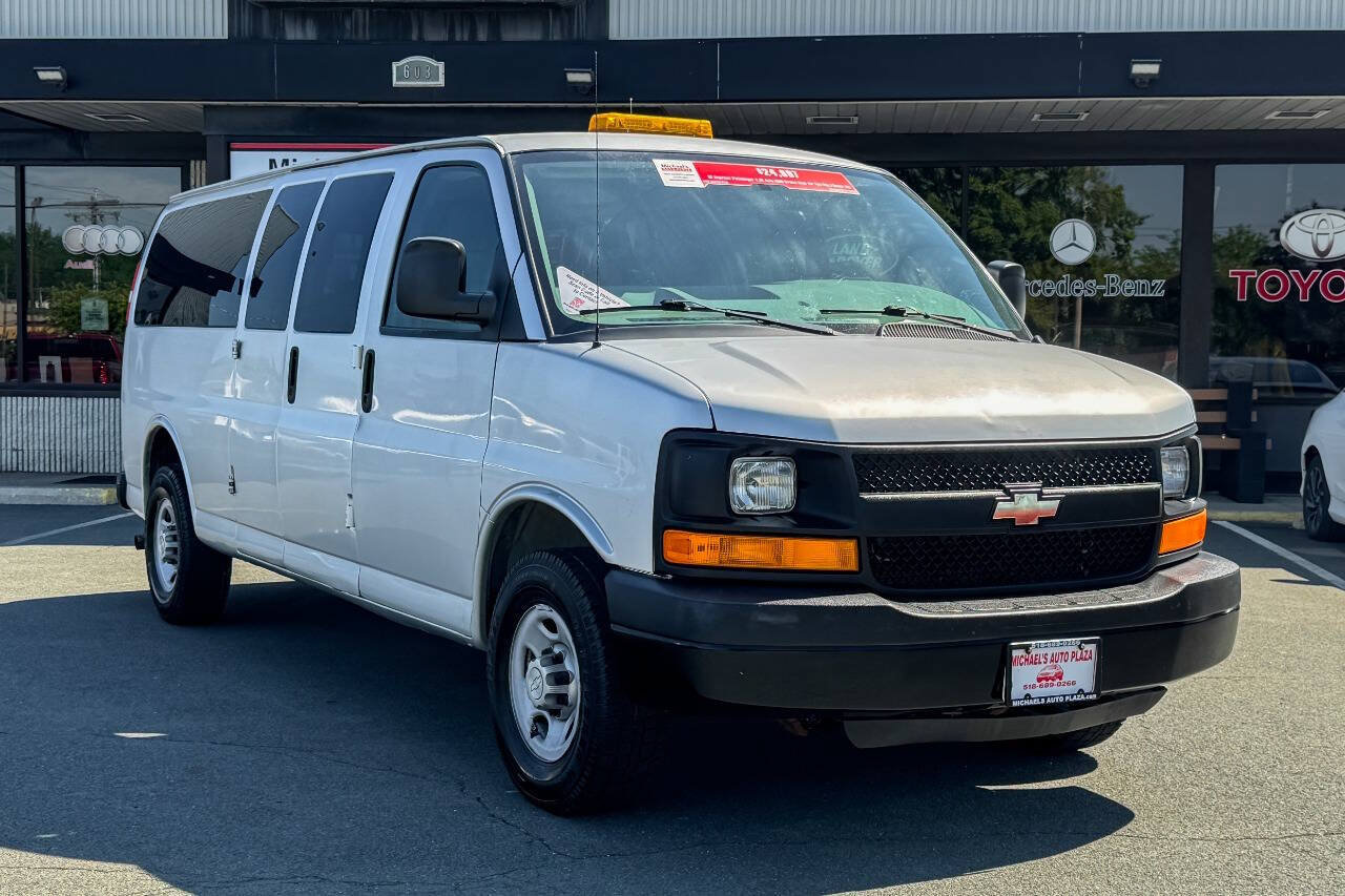 Used 2016 Chevrolet Express 3500 LS RWD image 1