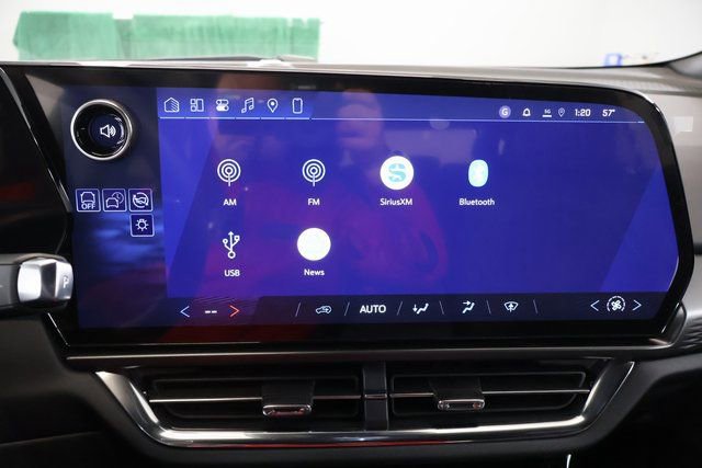 New 2026 Chevrolet Equinox EV LT image 19