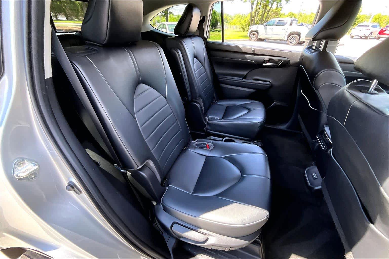 Used 2023 Toyota Highlander XLE AWD/4WD image 21
