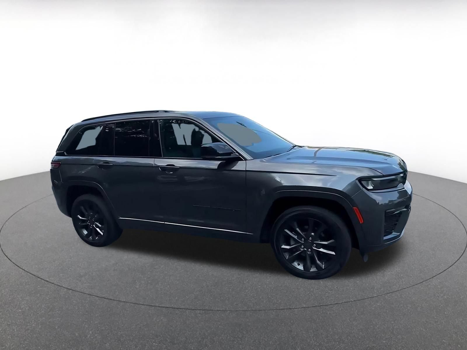 Used 2026 Jeep Grand Cherokee Limited AWD/4WD image 2