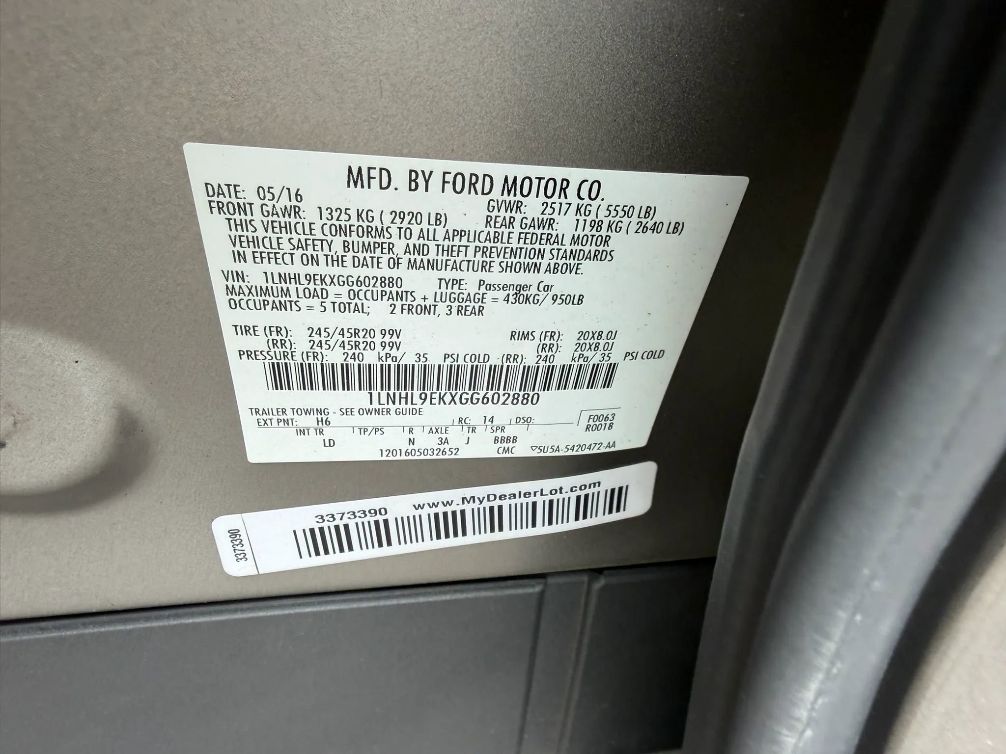 Used 2016 Lincoln MKS AWD w/ Equipment Group 101A image 36