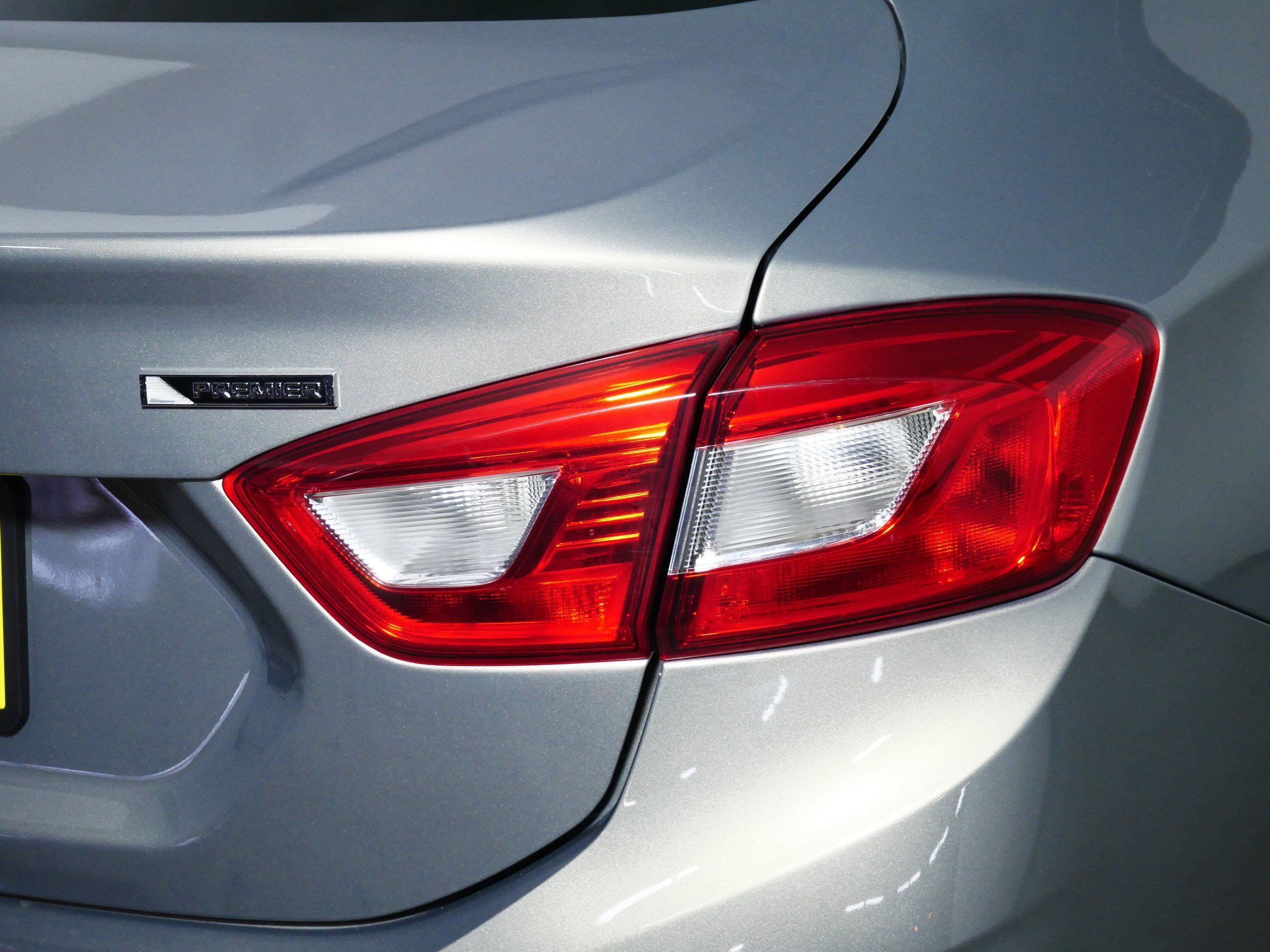 Used 2018 Chevrolet Cruze Premier image 17