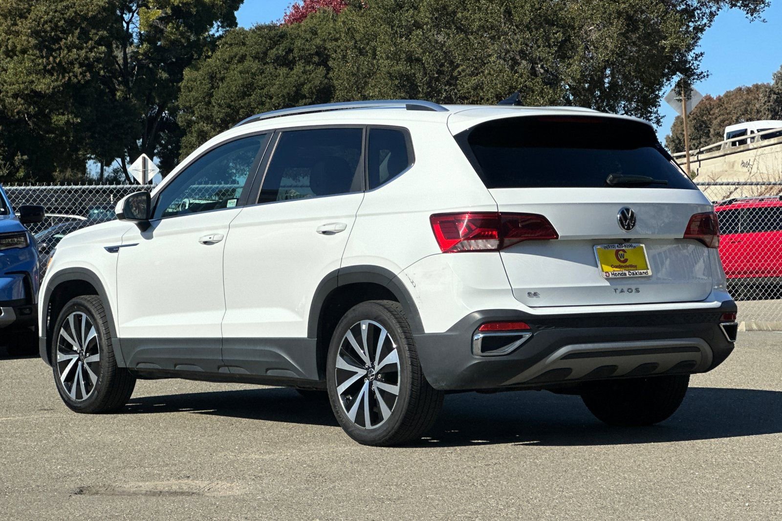 Used 2024 Volkswagen Taos SE image 6