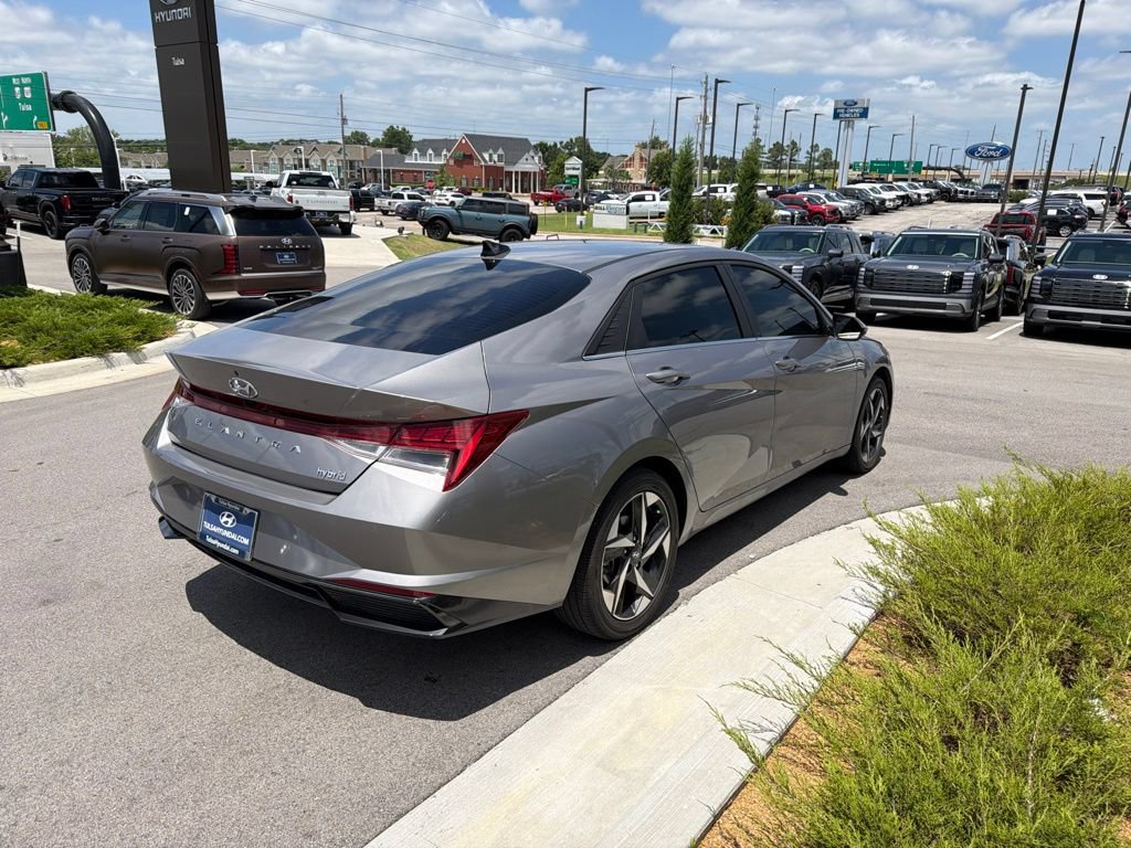 Certified 2023 Hyundai Elantra Limited w/ Cargo Package FWD image 6