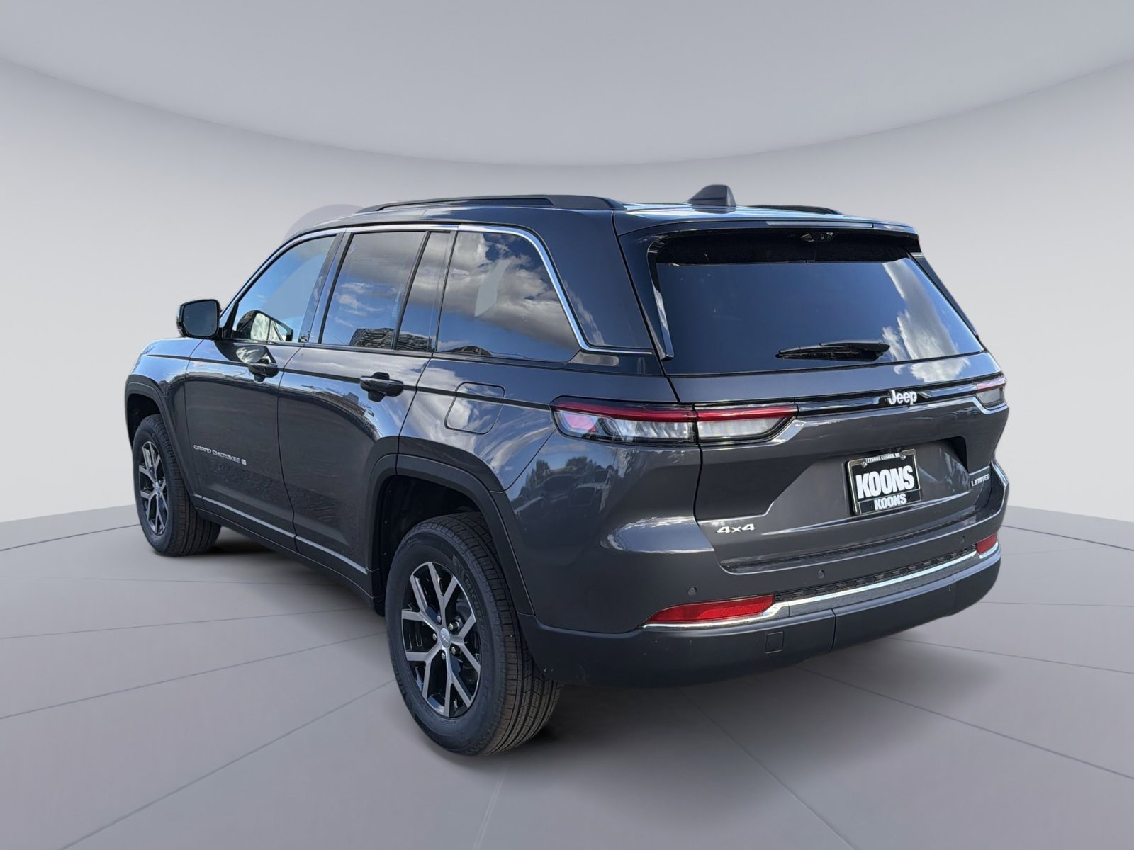 New 2025 Jeep Grand Cherokee Limited w/ Luxury Tech Group II image 4